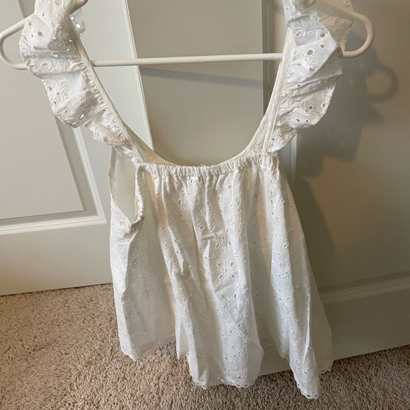 White eyelet flutter sleeve blouse size XSmall - Picture 3 of 3